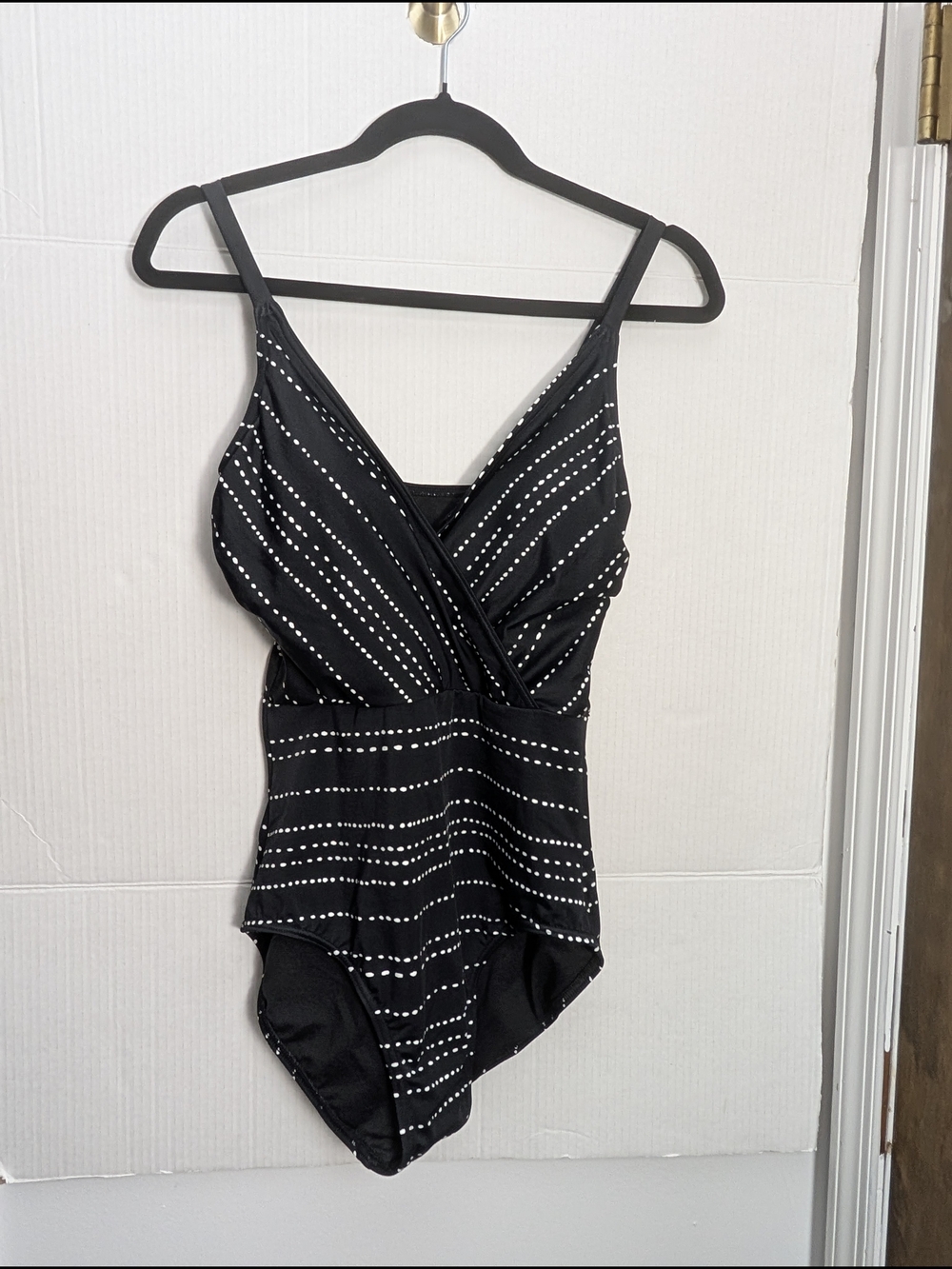 NWT Dreamsuit by Miraclesuit Black One-Piece Wrap Swimsuit Dot Stripe Size 8
